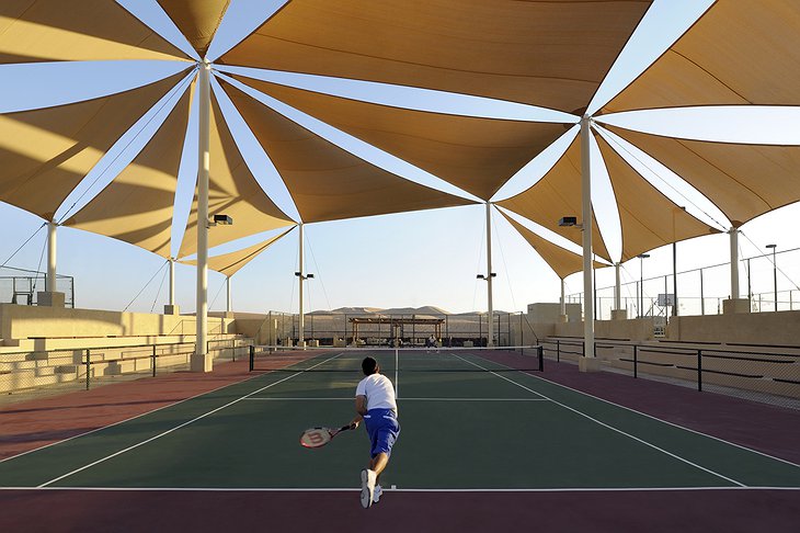 Qasr Al Sarab Desert Resort tennis court