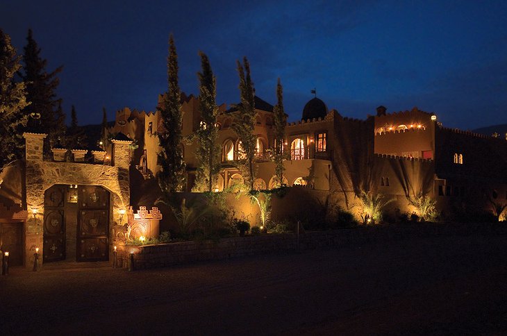 Kasbah Tamadot entrance at night