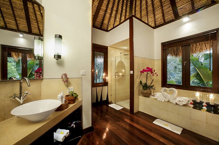 Nandini Jungle Resort Sunrise View Villa Bathroom