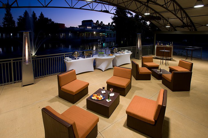 Holiday Inn Resort Orlando Suites meeting space patio