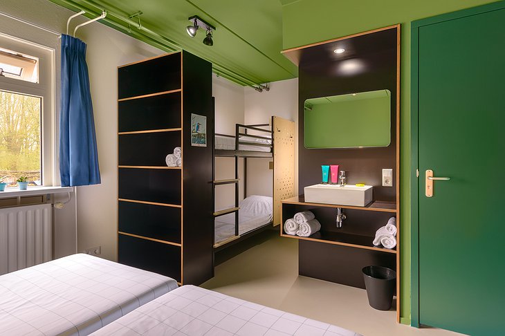 Stayokay Hostel Dordrecht Bedroom