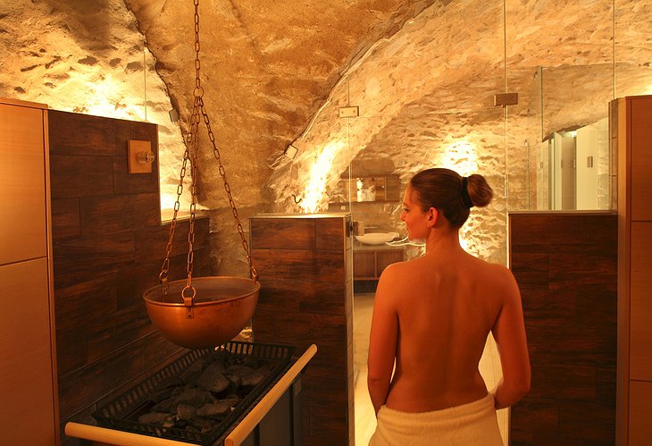 Hotel Burg Wernberg naked lady sauna