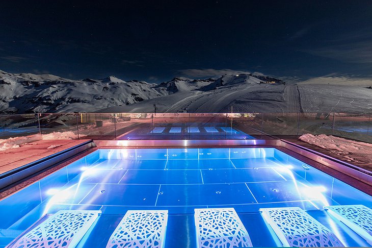 Hotel Chetzeron pool at night