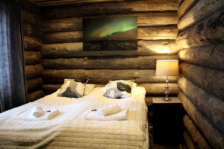 Nellim Wilderness Hotel wooden bedroom
