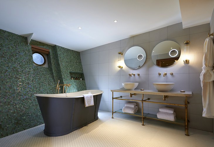 Fingal Hotel Luxury Duplex Bathroom