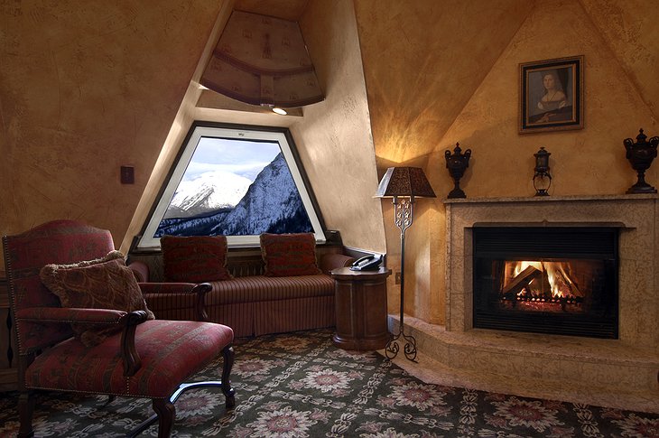 Fairmont Banff Springs Hotel room with fireplace and view on mountains