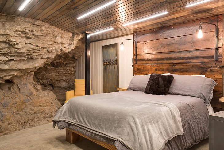 Beckham Creek Cave Lodge bedroom with rock wall