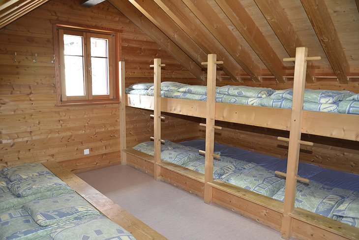 Britannia Hut room with a lot of beds
