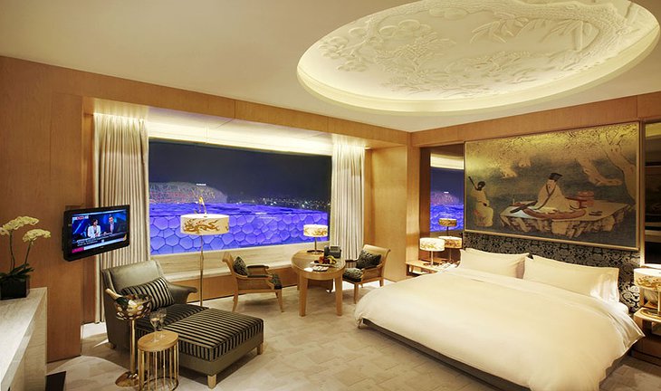 Pangu Hotel room with panoramic views