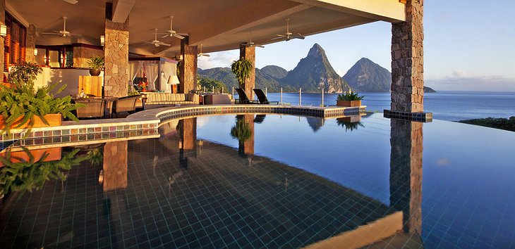 Jade Mountain Resort pool