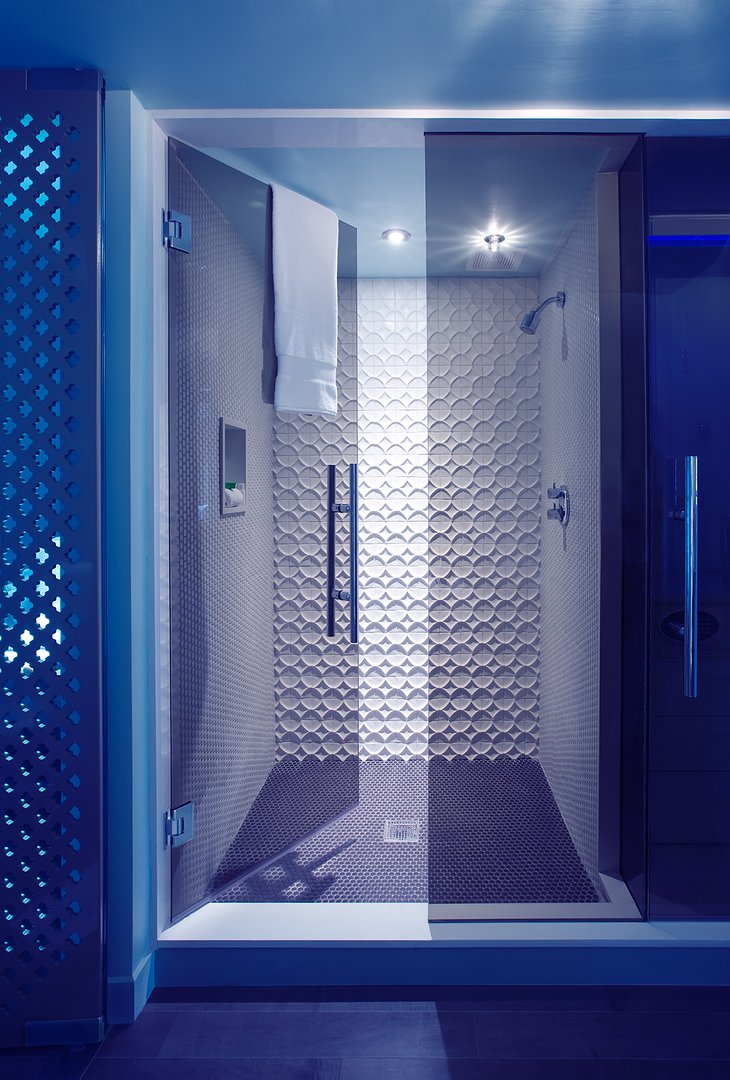 Deluxe room shower