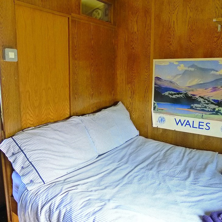 The Aberporth Express bedroom