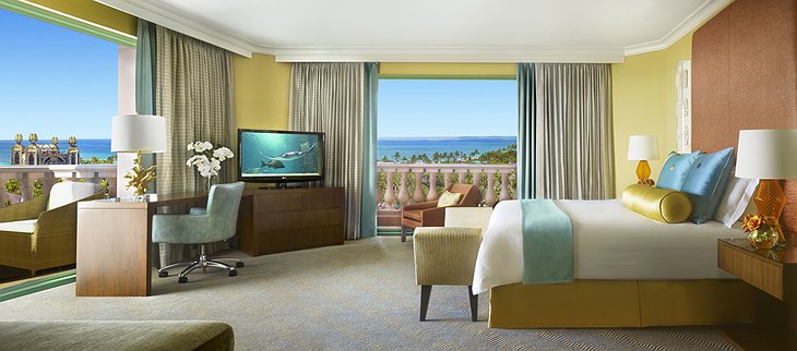 Hotel Atlantis Paradise Island bedroom