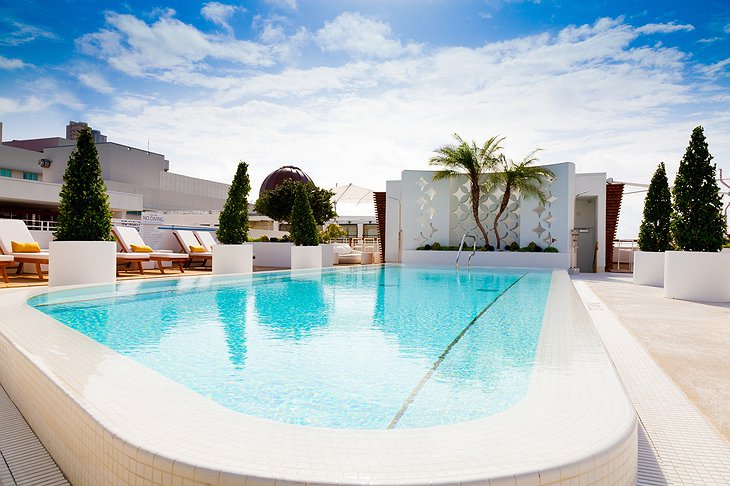 Dream South Beach pool