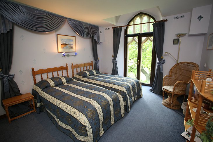 The Old Church of Urquhart double bed room