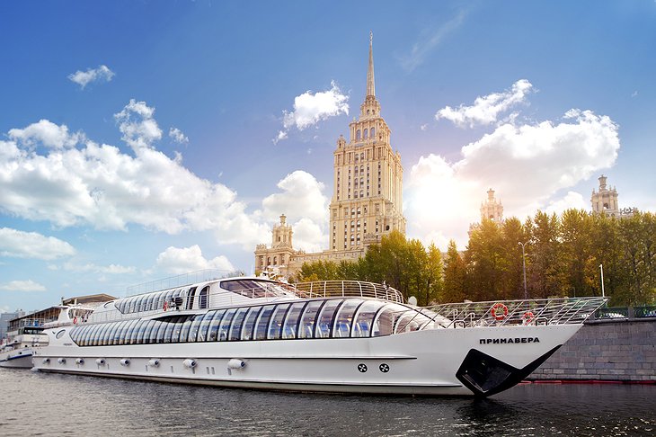 Moscow cruises with Hotel Ukraina in the background