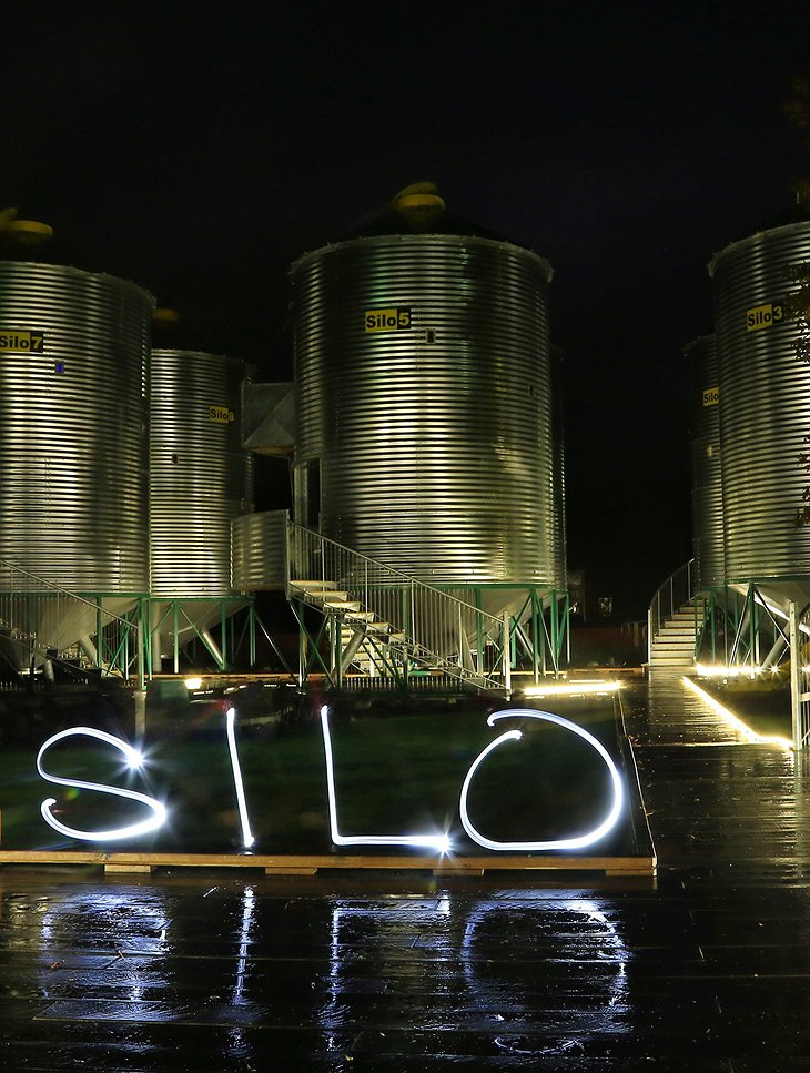 SiloStay with Silo light at night