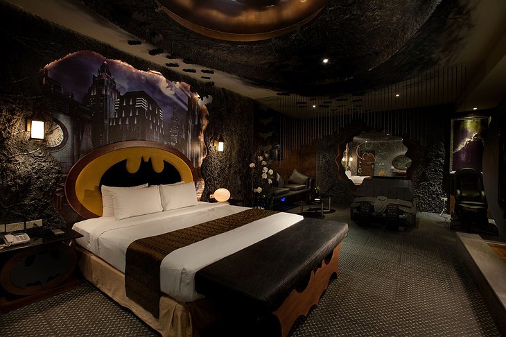 Eden Motel Batman themed suite