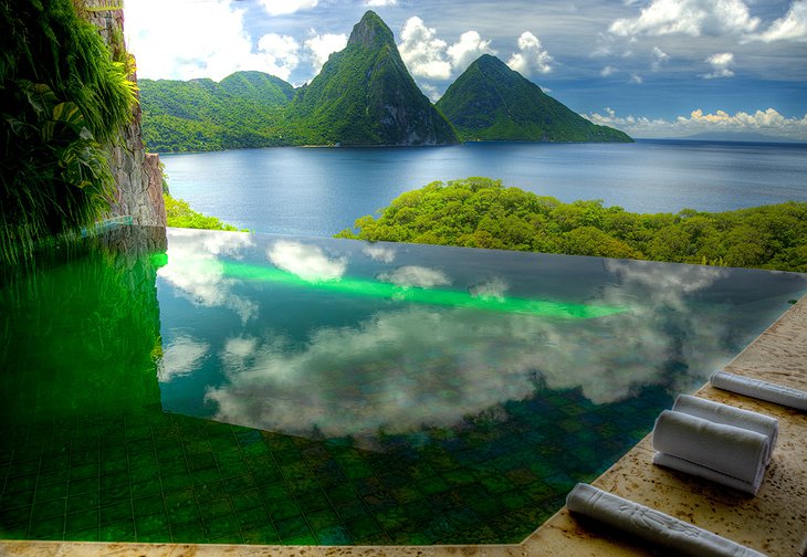Green infinity pool with view on nature