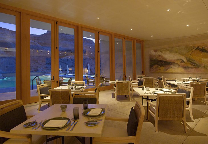 Amangiri Villas restaurant with swimming pool view