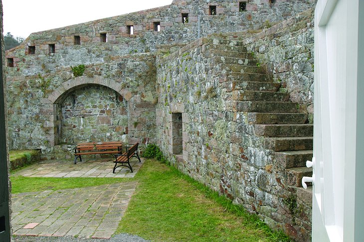 Fort Leicester courtyard