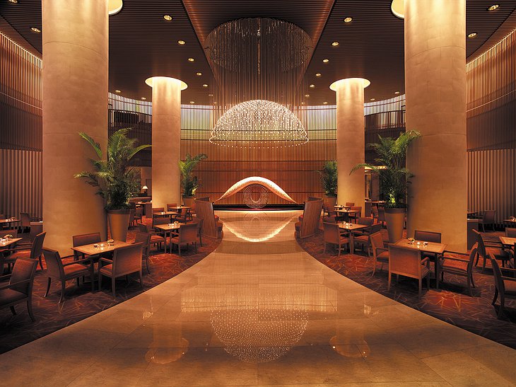 Peninsula Hotel Tokyo grand lobby