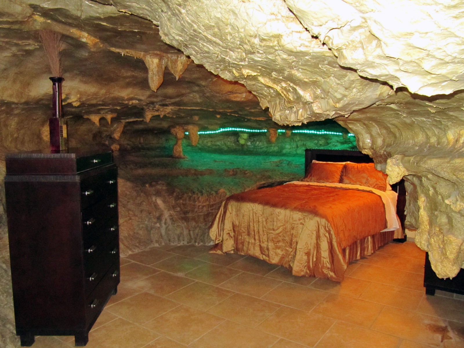 Beckham Creek Cave Lodge