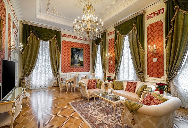 The State Hermitage Museum Official Hotel Living Room