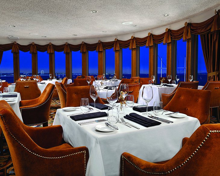 Queen Mary Hotel restaurant with sea view