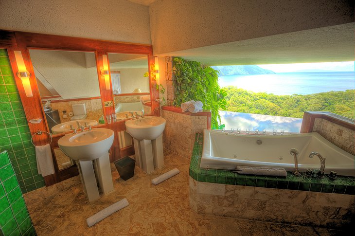 Jade Mountain Resort bathroom