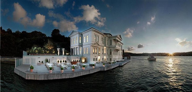 Ajia Hotel built on the shore of Bosphorus river
