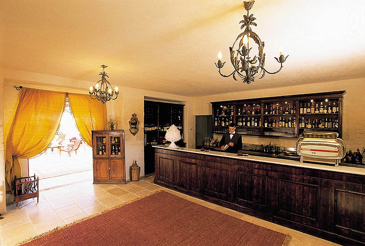 Masseria Torre Coccaro hotel bar