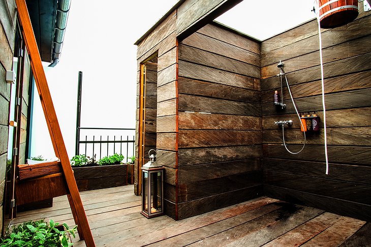 Manon Les Suites Rooftop Spa Bucket Shower