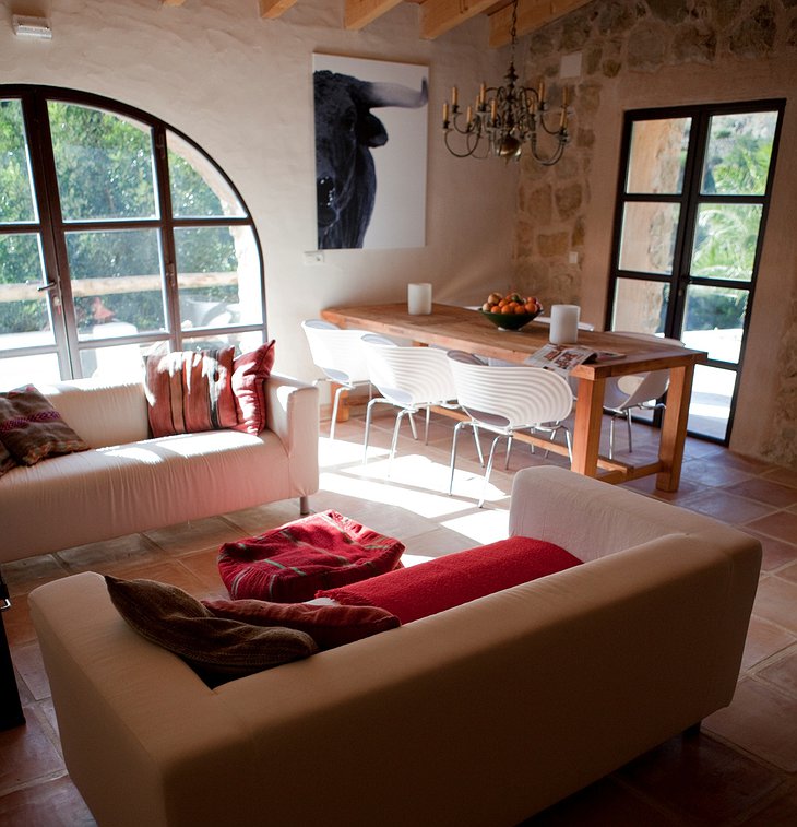 Refugio Marnes living room