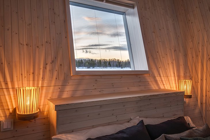 Arctic Bath water cabin bed view
