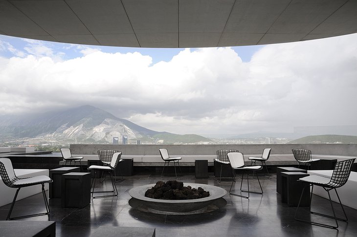 Hotel Habita MTY rooftop terrace with view on the Sierra Madre mountains