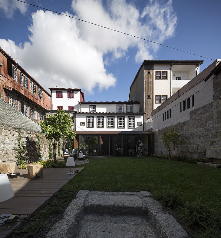 Casa do Juncal courtyard