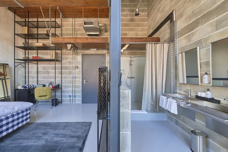 MOAGEM Industrial Lodge - Superior Double Room's bathroom