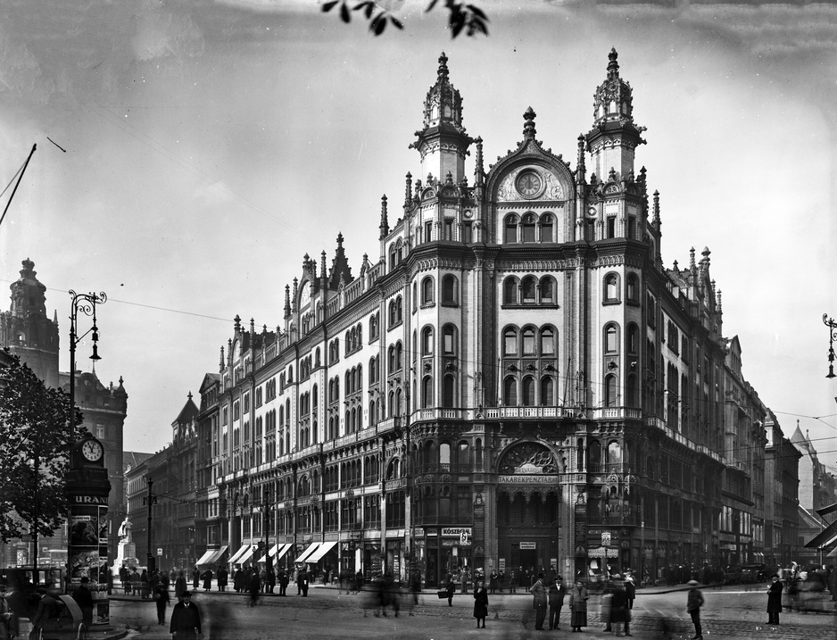 Párisi Udvar before the World War II