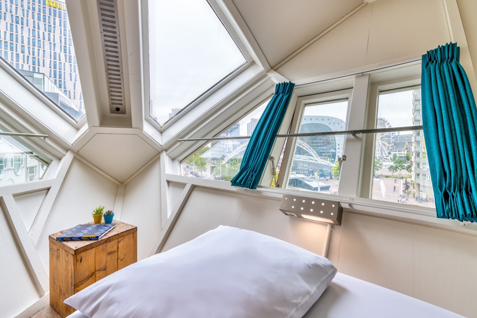 The Cube House, Hostel Rotterdam Attic Corner Room