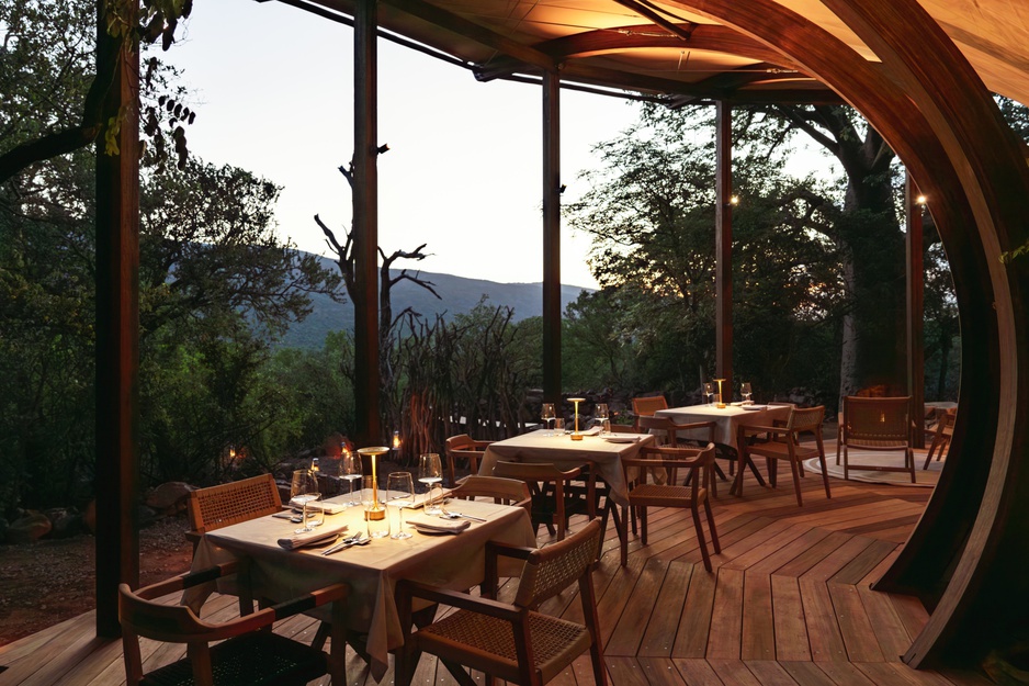 Few & Far Luvhondo Lodge Restaurant