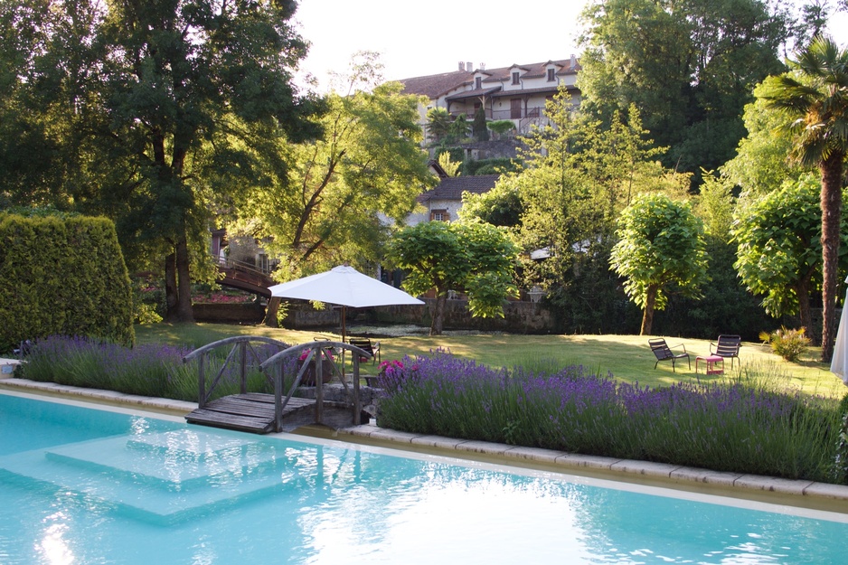 Hotel Le Moulin du Roc swimming pool