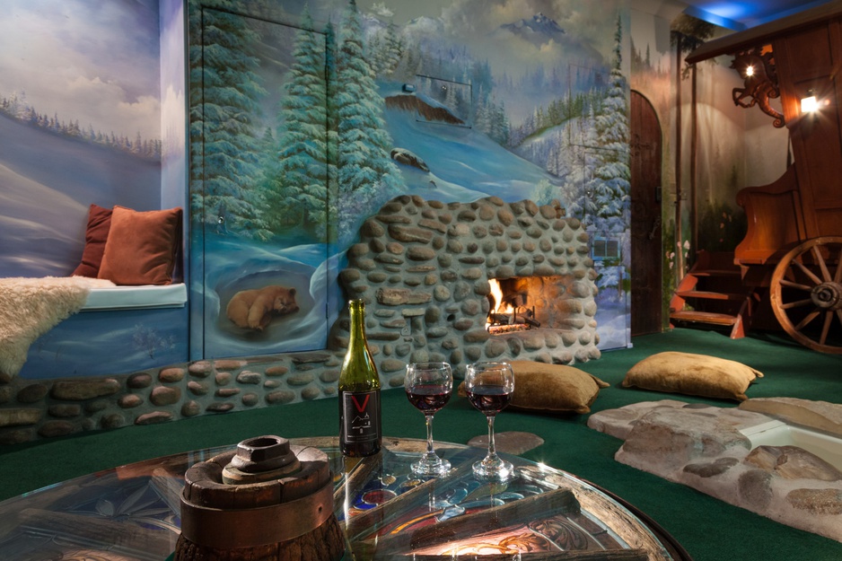 Victorian Mansion Bed and Breakfast Inn - Gypsy Suite Fireplace