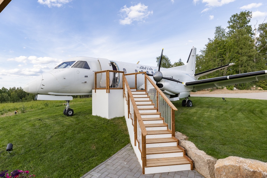 Ilmatar Airplane Lodge - Saab 340B Entrance