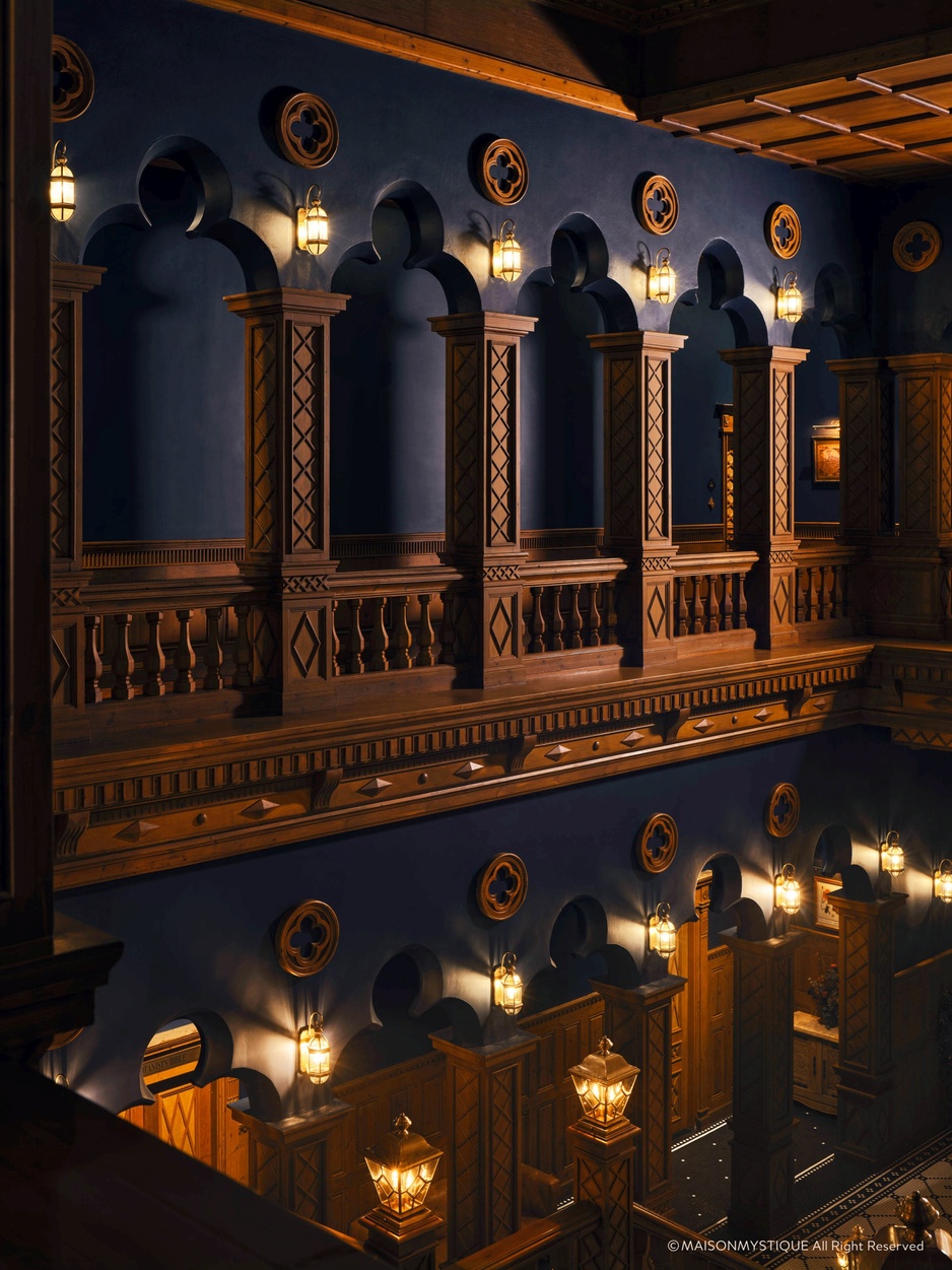 Maison Mystique Hotel - Hall of Mystery Wooden Walls