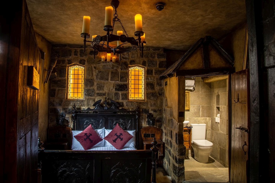 Hocus Pocus Tiny Hotel Principium Magicae