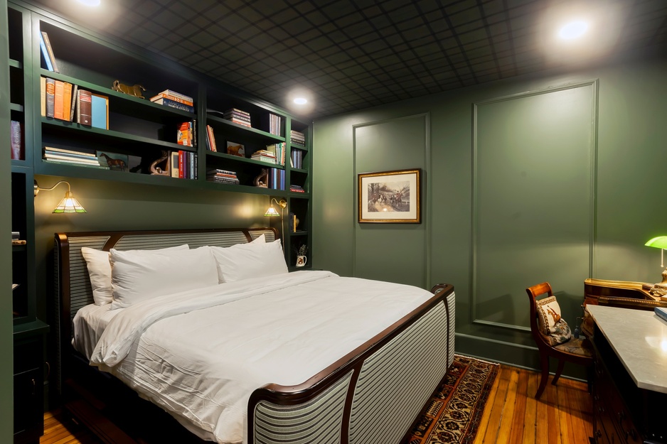 The Aldenberg Hotel Library Suite