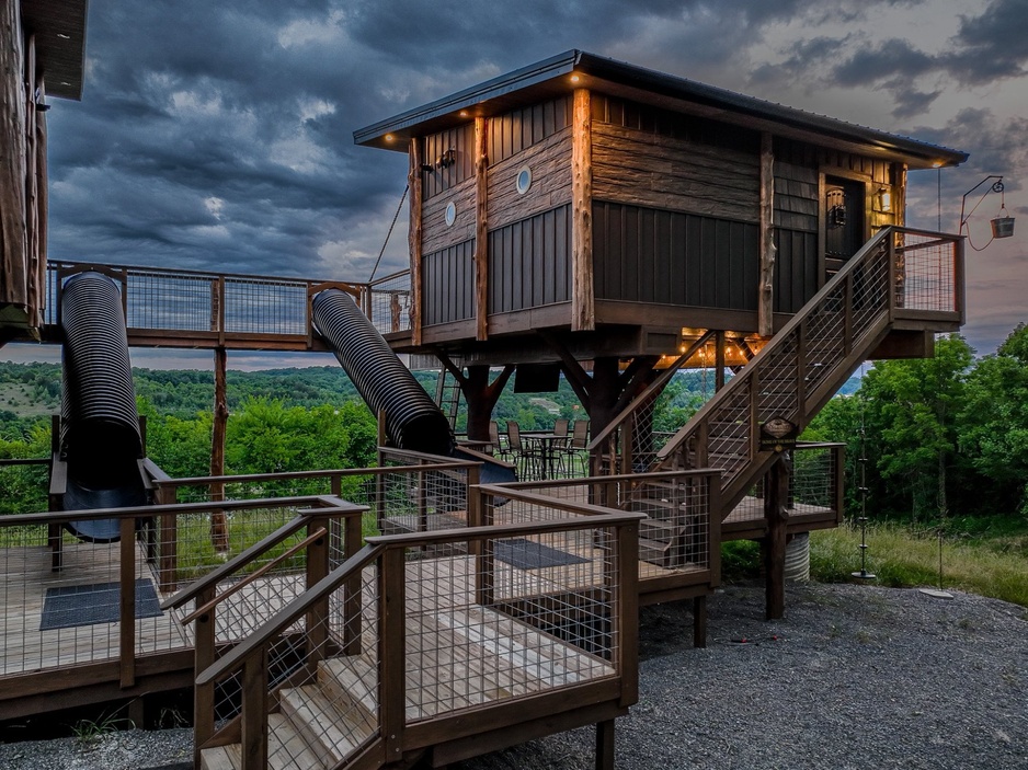 Sanctuary Treehouse Resort - The Slides