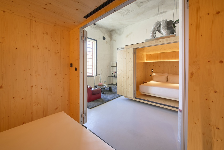 MOAGEM Industrial Lodge - Suite Beds