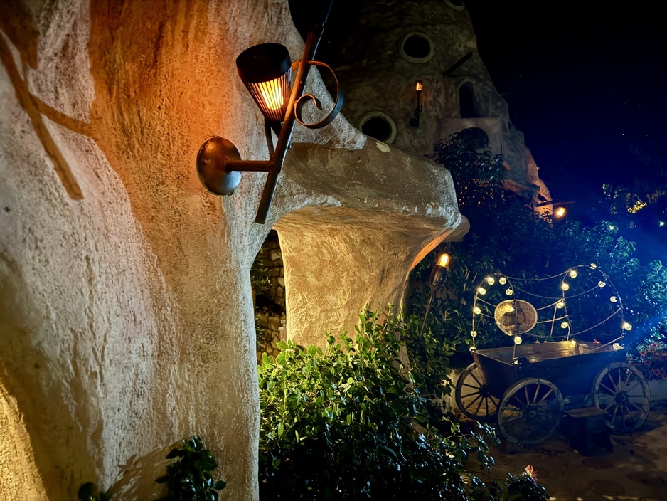 Anemoessa Guesthouse Exterior